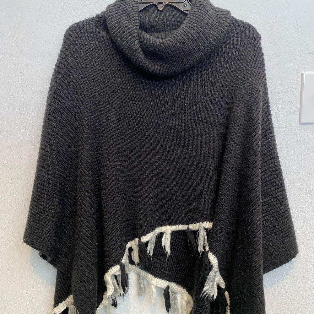 Libby Edelman gray colored cover up loose poncho.